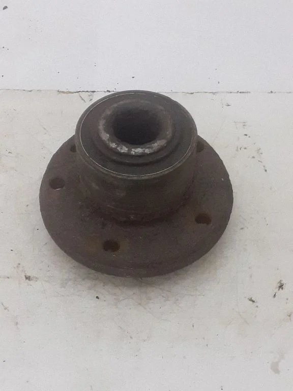 Rear wheel hub 7H0401611H