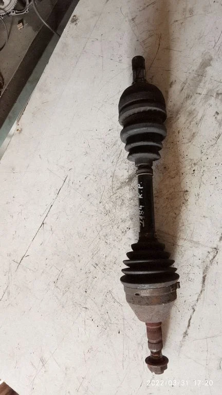 Front driveshaft 13245912