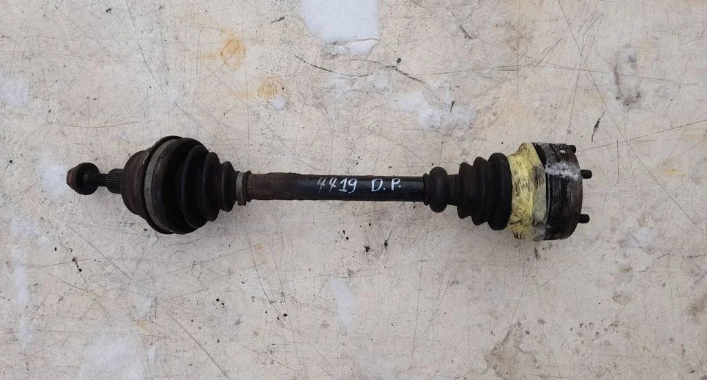 Front driveshaft 701407331A