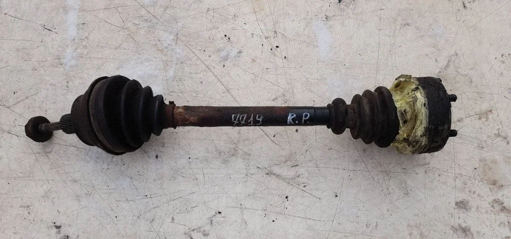 Front driveshaft 701407331A