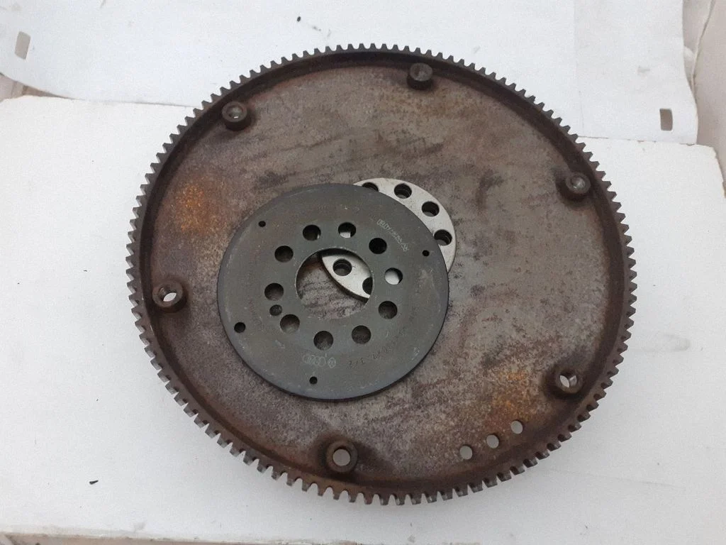 Koło zamachowe 059105189K