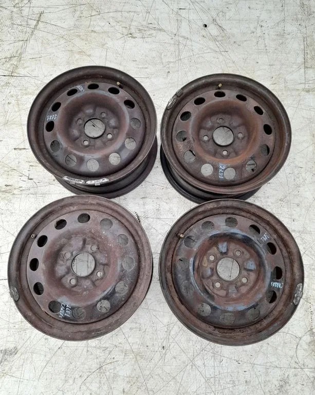 R12 alloy rim – KIA Carens I (1999-2006)