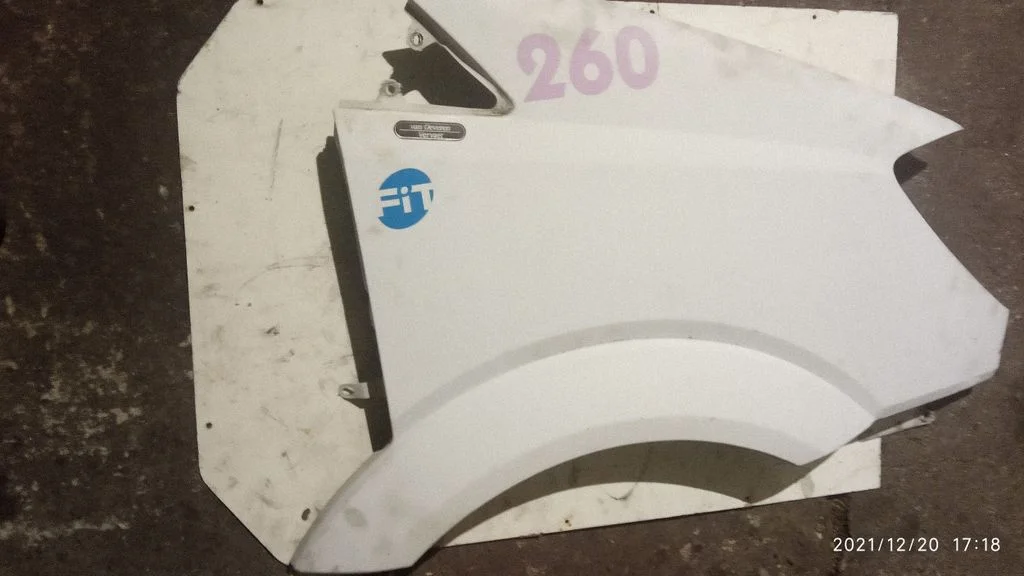 Fender – front right