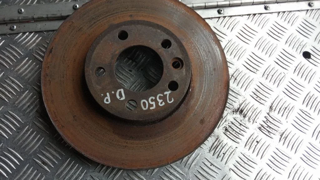 Front brake disc – right