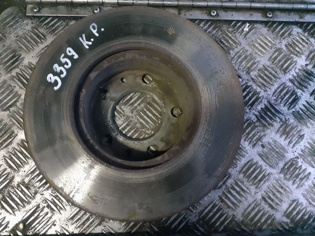 Priekšējais bremžu disks – kreisā