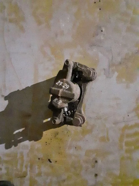 Rear brake caliper – left