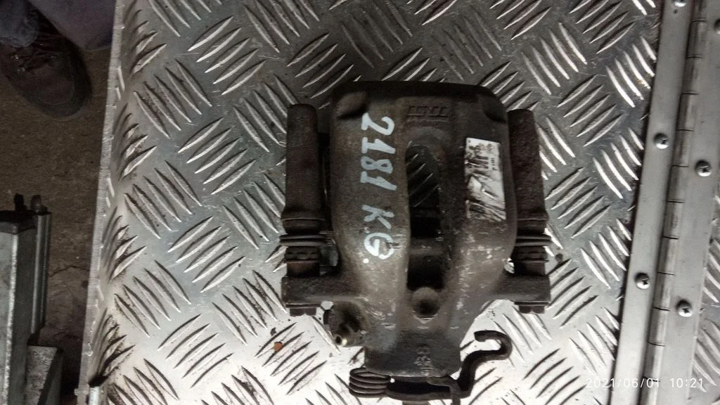 Rear brake caliper – left
