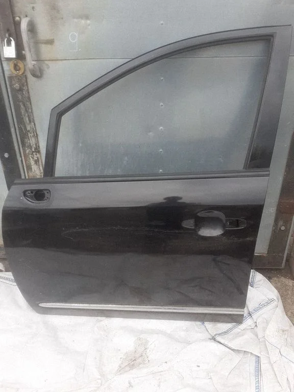 Priekšējās durvis 760031D010