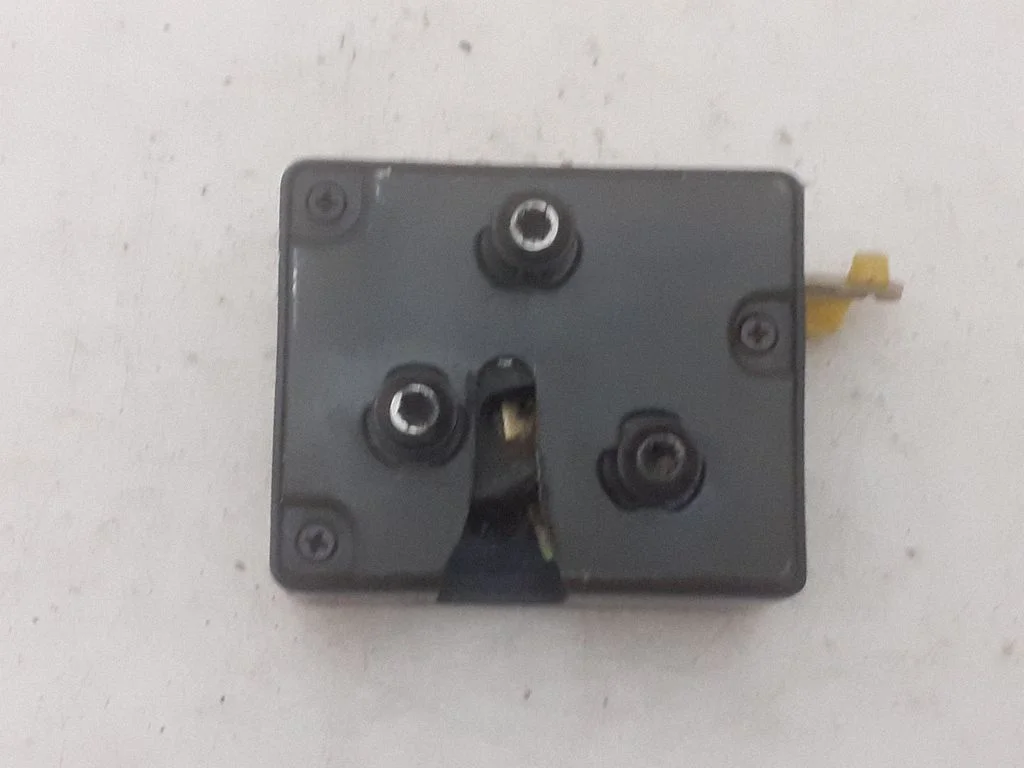 Zamek klapy bagażnika 812304D000