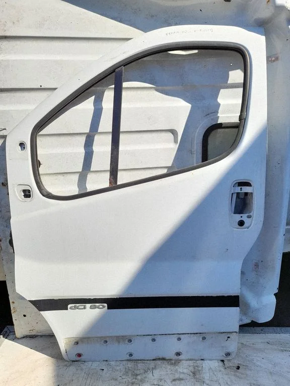 Esiuks – Renault Trafic II (X83) (2001-2014)