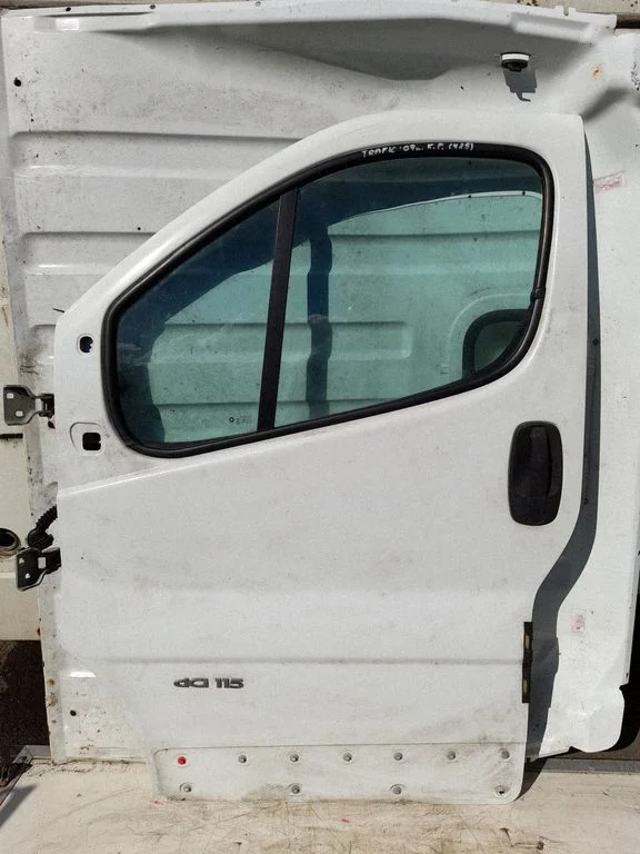 Esiuks – Renault Trafic II (X83) (2001-2014)