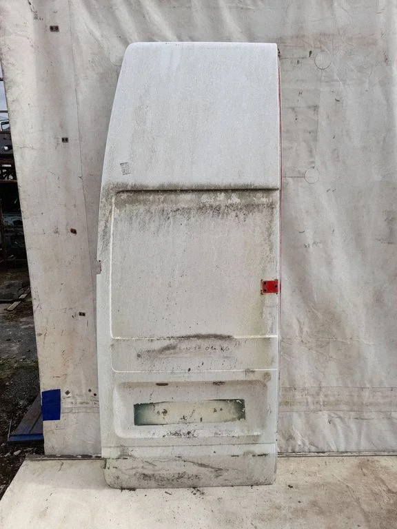 Aizmugurējās durvis 4776717