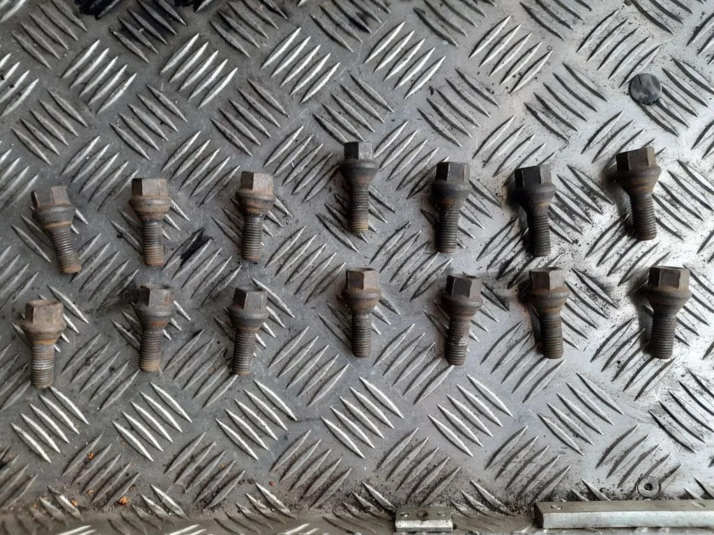 Nuts/bolts