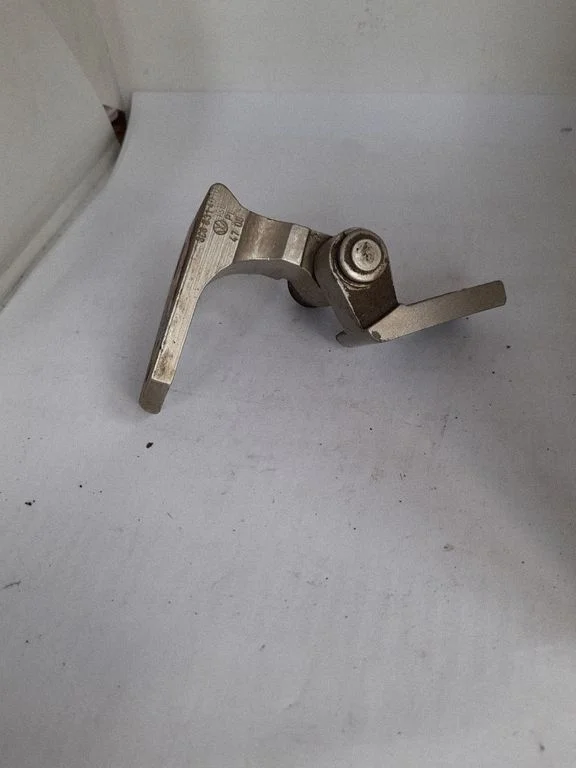 Front door upper hinge – Volkswagen Passat B6 (2005-2010)