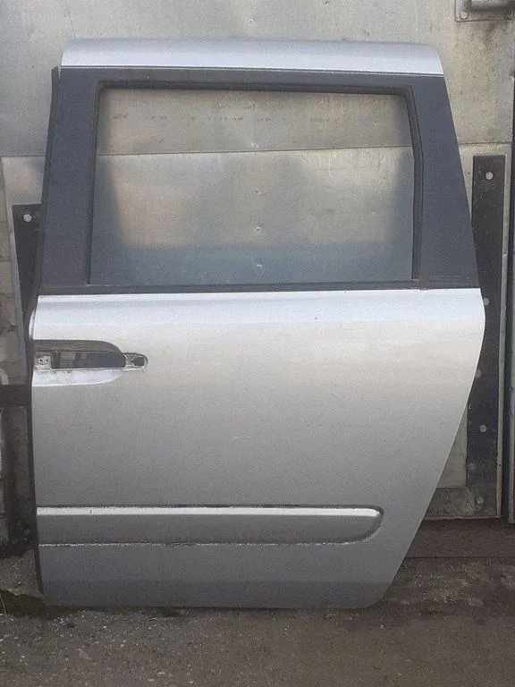 Zawias górny drzwi przednich 770034D030
