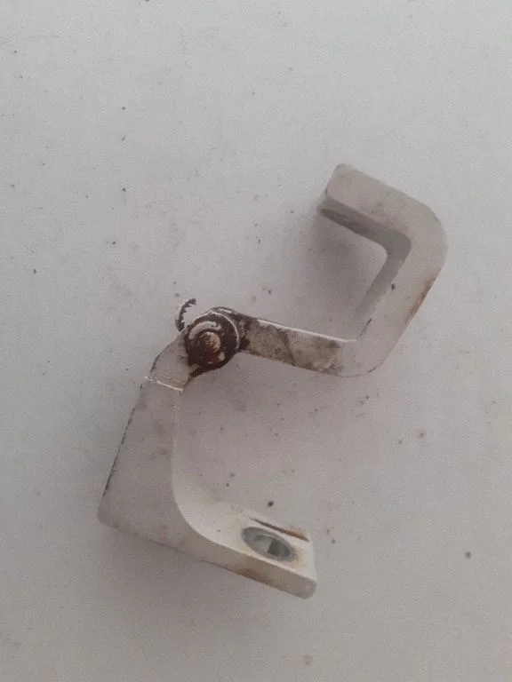 Front door upper hinge – Volkswagen Transporter - Caravelle T5 (2003-2015)