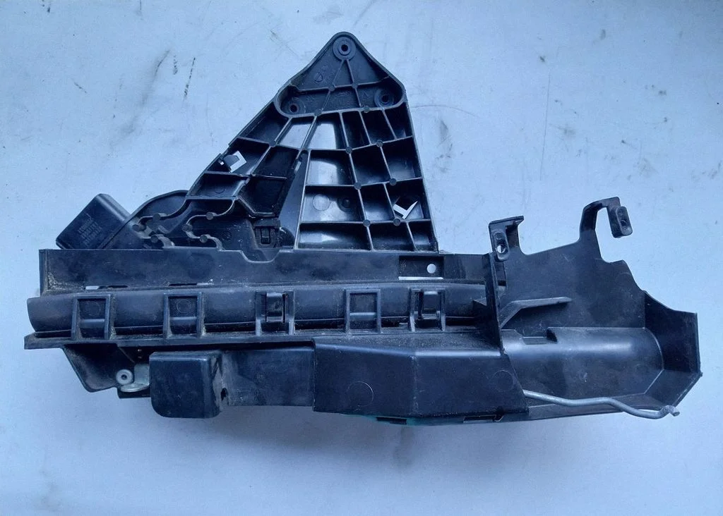 Coupe door lock (next to the handle) – Ford Focus C-MAX (2003-2010)