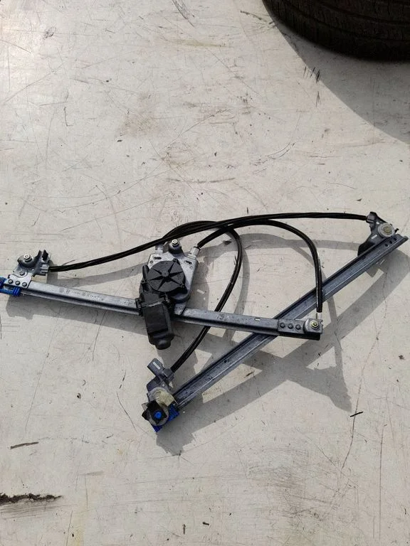 Front door window regulator with motor – Renault Espace IV (2002-2014)