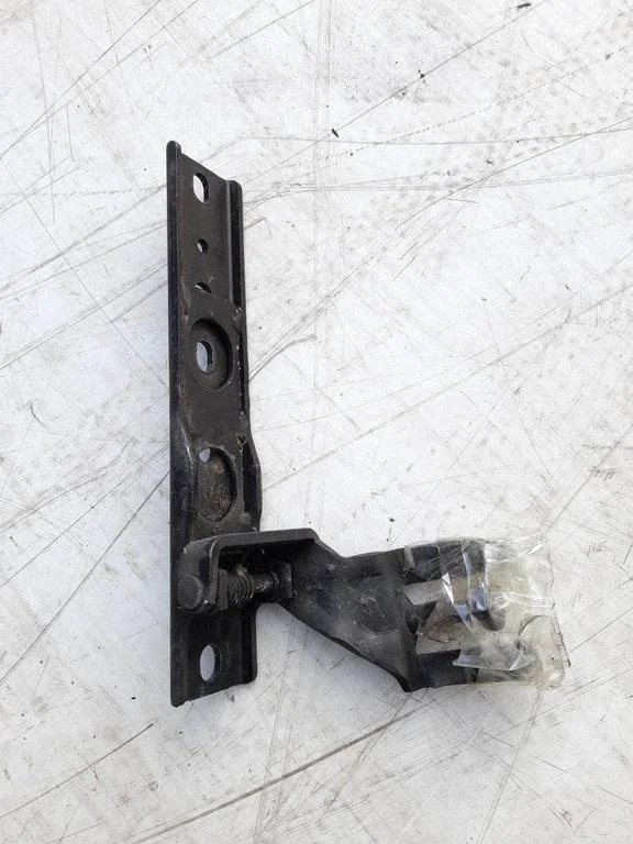 Sliding door upper roller guide/hinge LC62722B0D – Mazda MPV II LW (1999-2007)