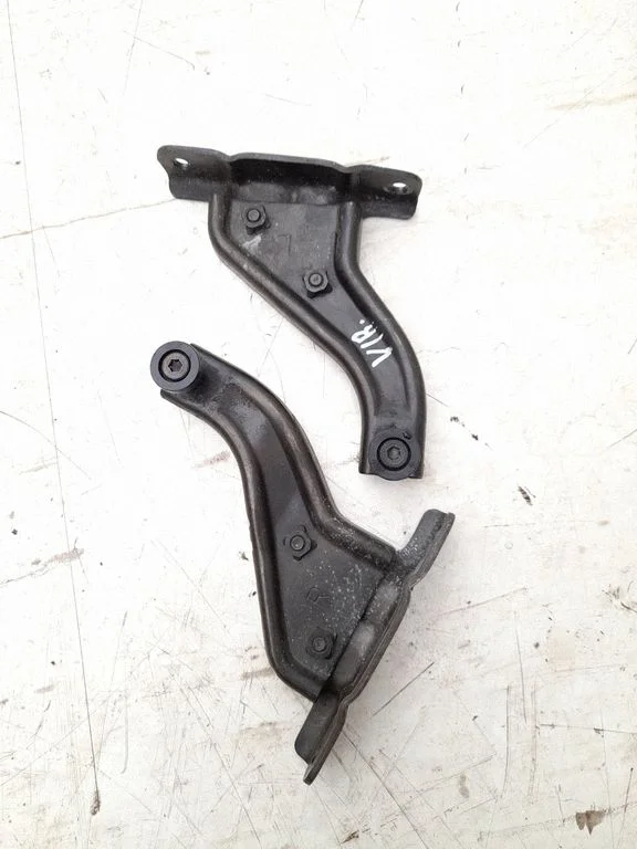 Sliding door upper roller guide/hinge LC62732A0C – Mazda MPV II LW (1999-2007)