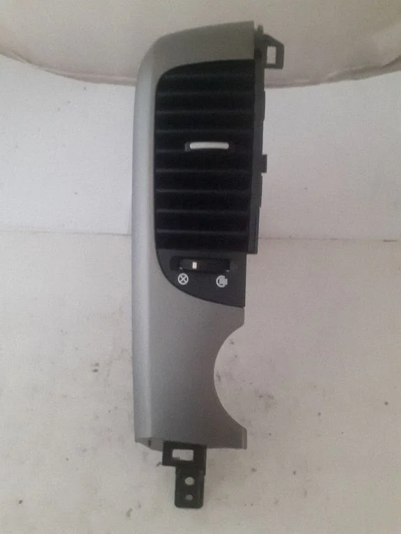 Kratka nawiewu szyby X4D97430000