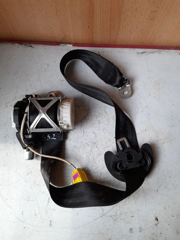 Front seatbelt – Volkswagen Passat B6 (2005-2010)