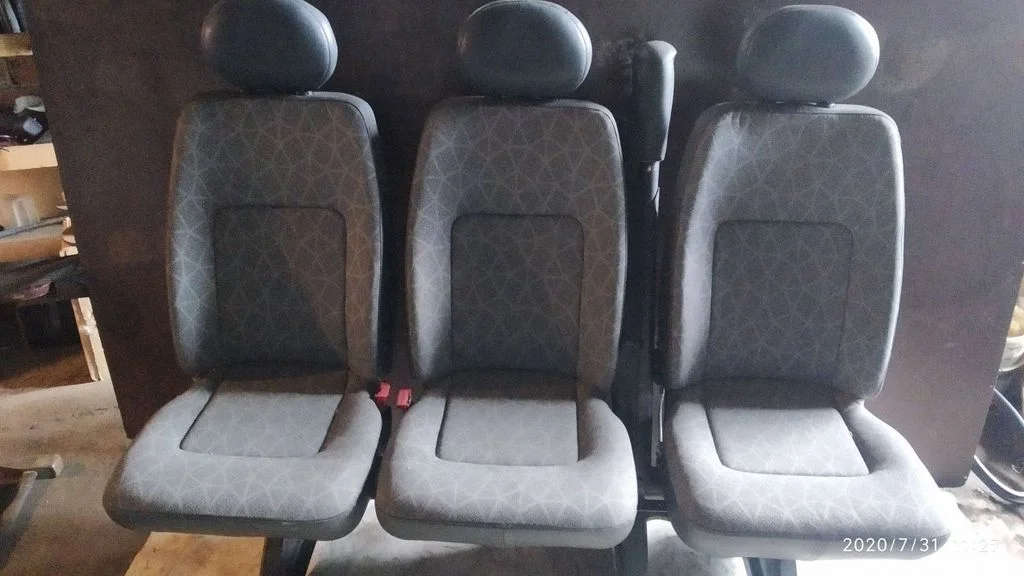Aizmugurējais sēdeklis