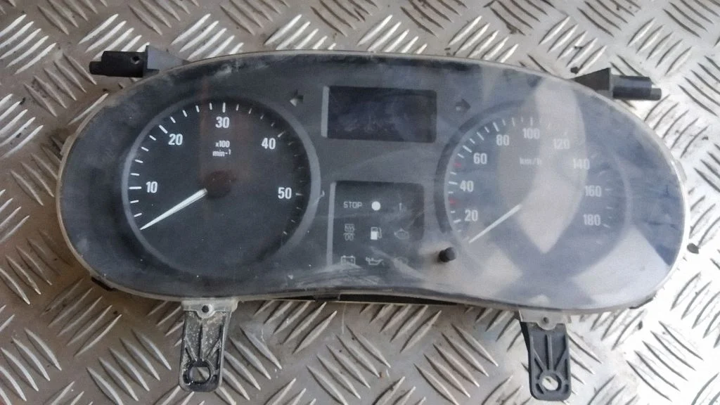 Speedometer (instrument cluster) P8200408677E