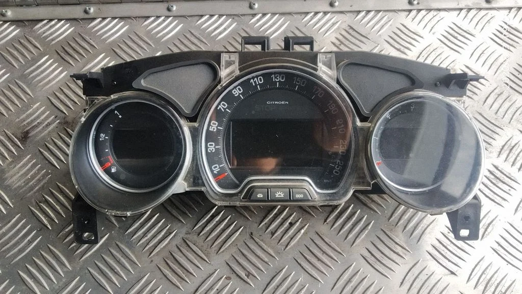 Spidometrs (instrumentu panelis) – Citroen C5 (2008-2016)