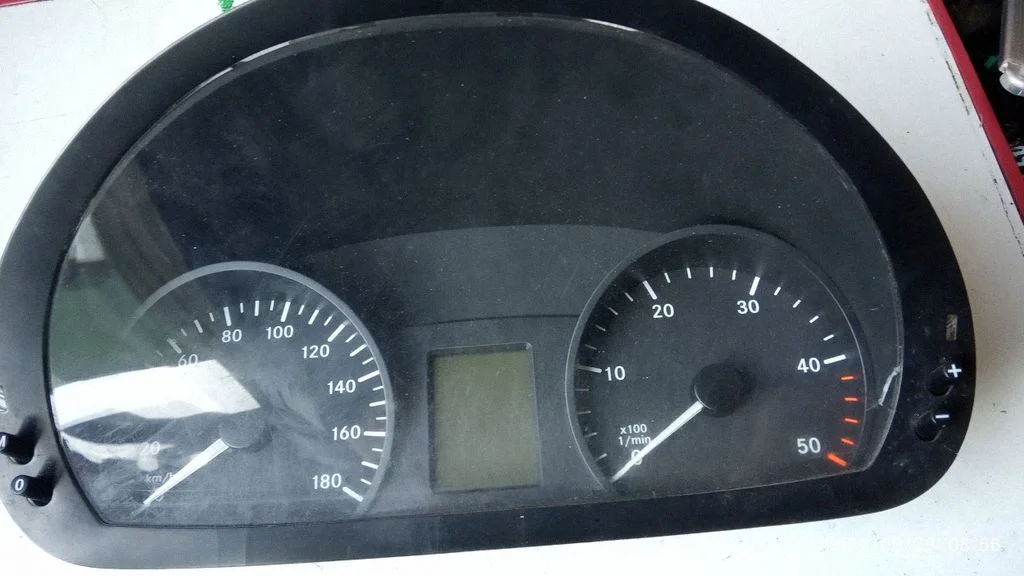 Speedometer (instrument cluster) 1042993