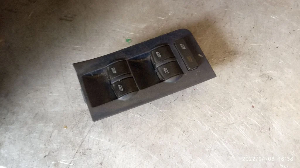 Electric window control switch – Audi A6 S6 C5 4B (1997-2005)