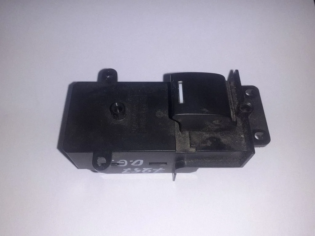 Elektriaknate lüliti C8HHY1G0