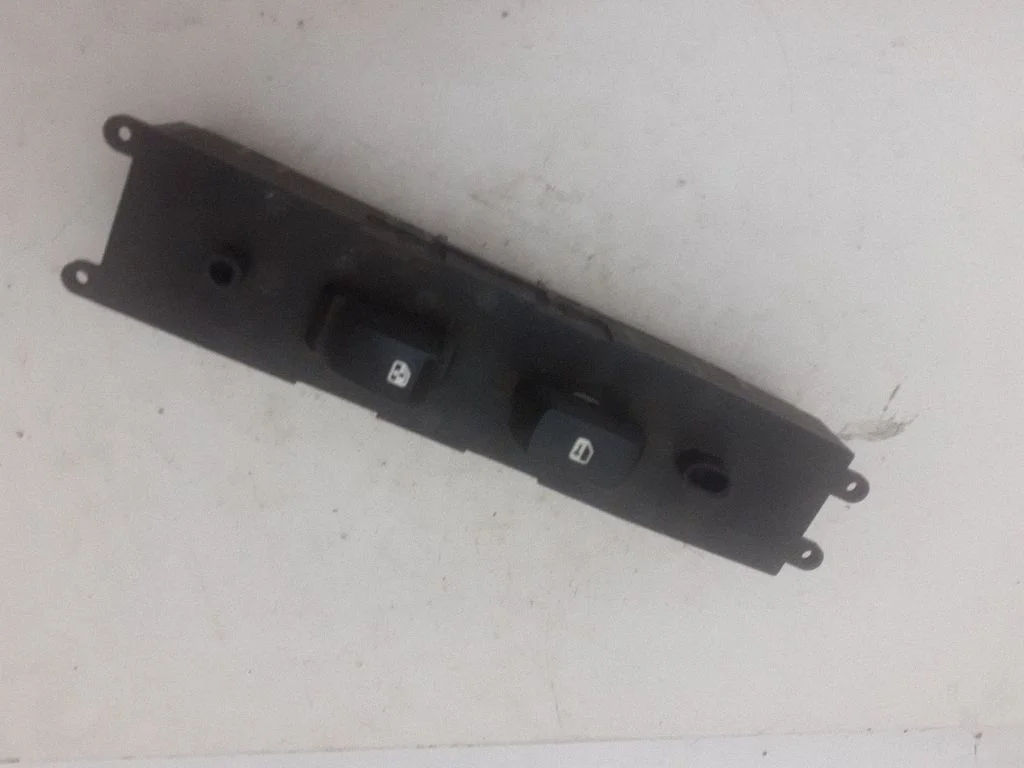 Przełącznik szyb elektrycznych 935754D1200T