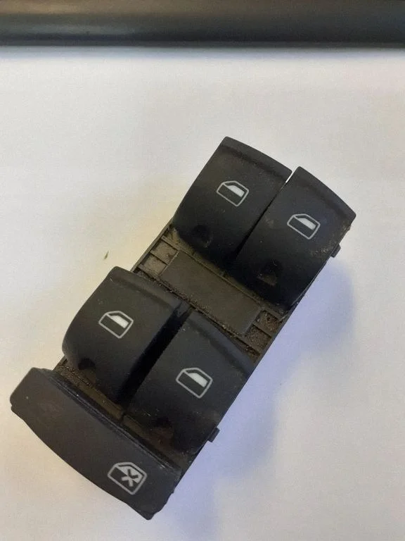 Electric window control switch – Audi A6 Allroad C6 (2006-2011)