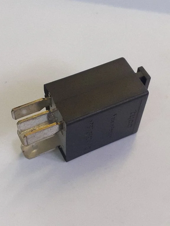 Muu relee 95VW10K705EA