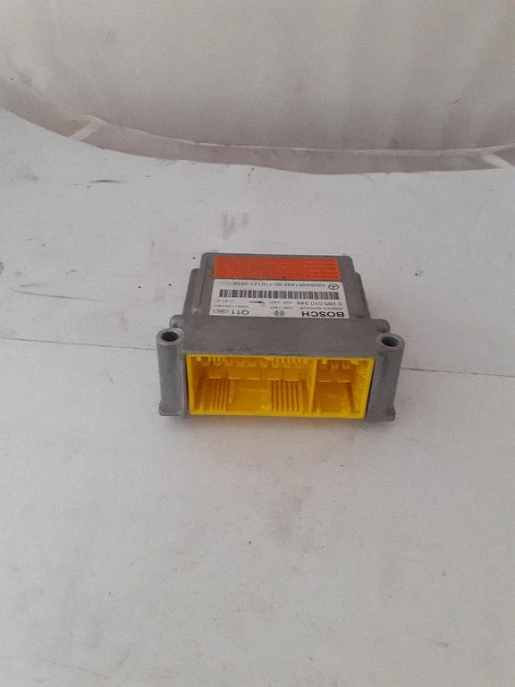 Airbag control unit/module – Mercedes-Benz Sprinter W906 (2006-2018)