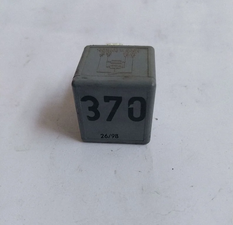 Inny przekaźnik 8D0951253