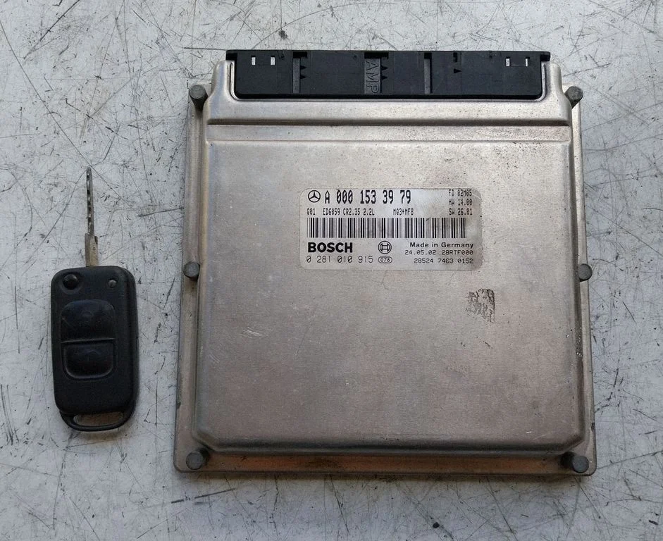 Dzinēja vadības bloks A0001533979