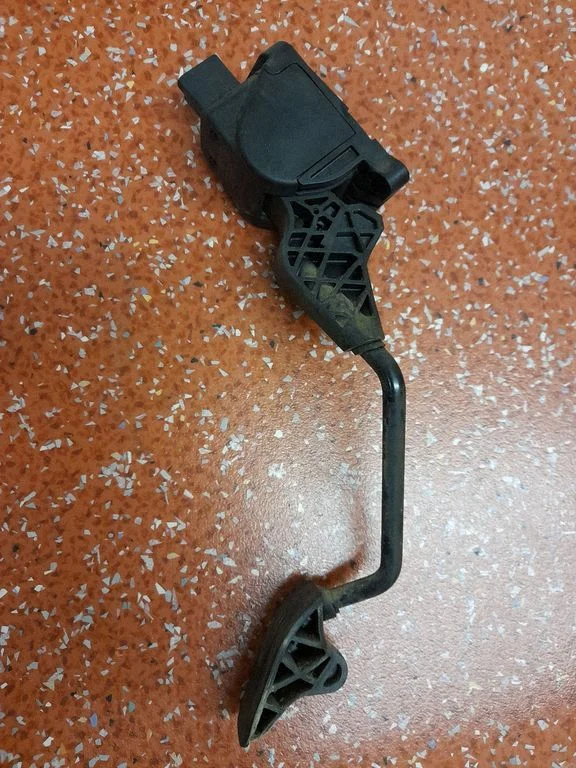 Accelerator throttle pedal – Citroen Berlingo (2008-2018)
