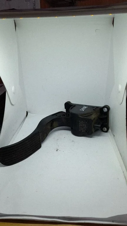 Accelerator throttle pedal – Mercedes-Benz Sprinter W906 (2006-2018)