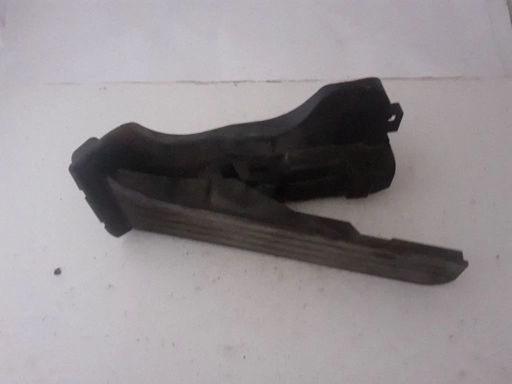 Accelerator throttle pedal – Volkswagen Passat B6 (2005-2010)