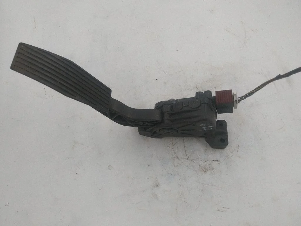 Accelerator throttle pedal – Opel Vectra C (2005-2009)