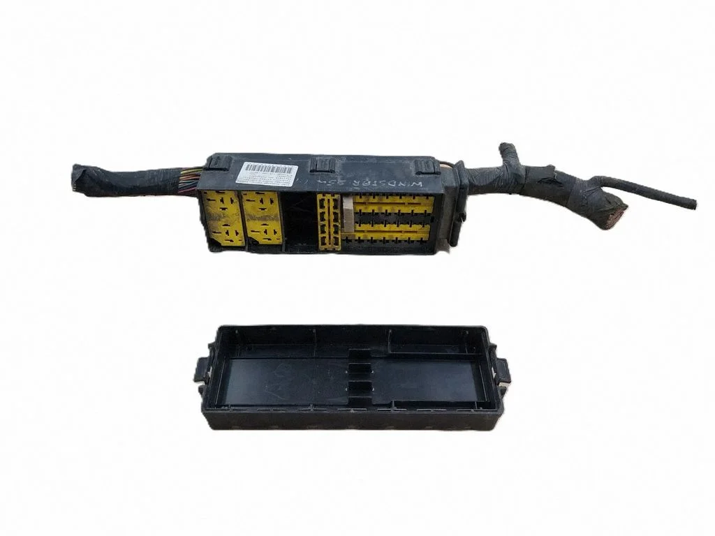 Fuse module F37B14B176AA – Ford Windstar (1994-1998)