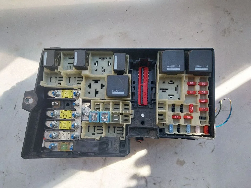 Kaitsmeplokk FUSEBOX