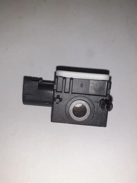Airbag deployment crash/impact sensor – KIA Carens II (2007-2012)