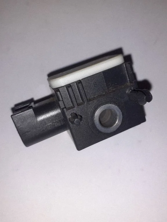 Airbag deployment crash/impact sensor – KIA Carens II (2007-2012)