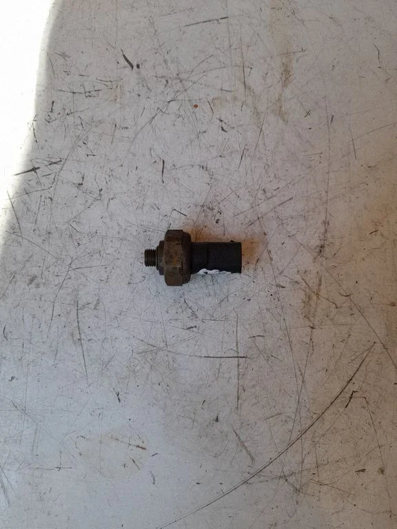 Air conditioning (A/C) pressure sensor 4990007111