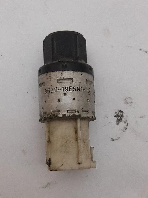 Air conditioning (A/C) pressure sensor 96BW19E561AA – Ford Cougar (1998-2002)