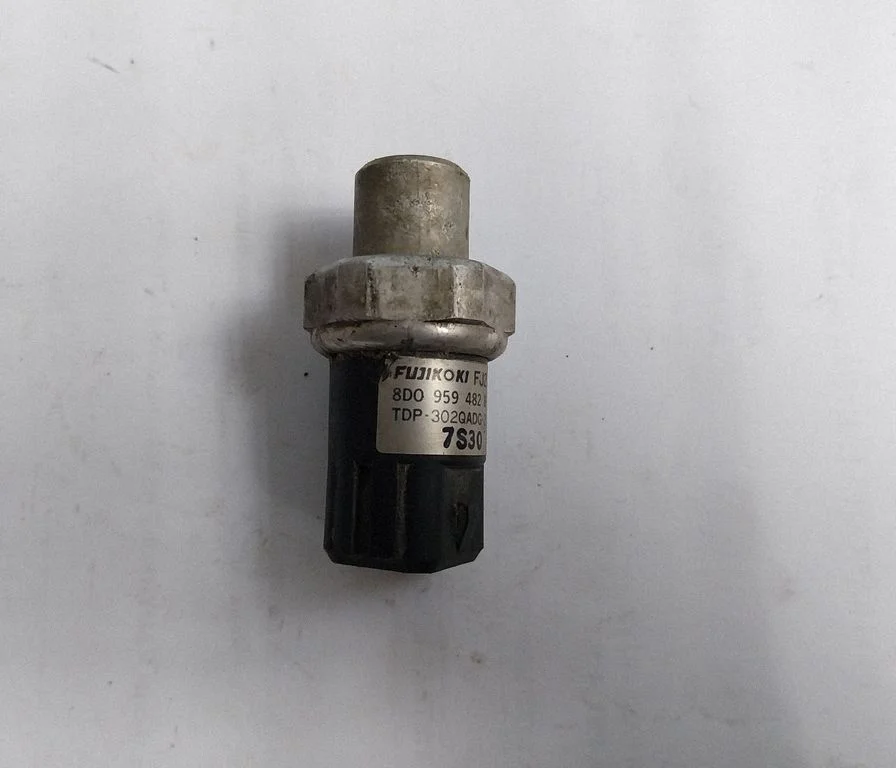 Czujnik ciśnienia klimatyzacji 8D0959482B