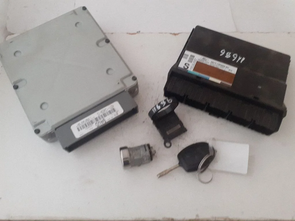 Engine ECU kit and lock set 5WK48751FT83SA